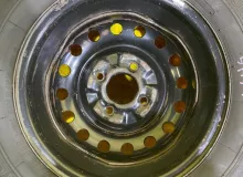 Колесо на диске Nissan 4x114.3 c шиной Yokohama 175/80R14