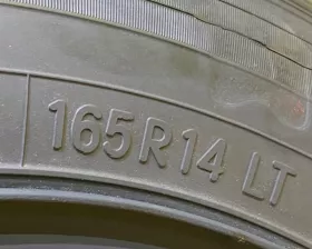 Колесо на диске Nissan 4x114.3 c шиной Toyo 165/80R14