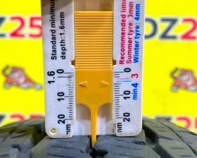 Колесо на диске Nissan 4x114.3 c шиной Toyo 165/80R14
