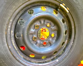 Колеса на дисках Nissan 5x114.3 c шинами Dunlop 185/80R14