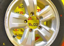 Колесо на диске Suzuki 5x139.7 c шиной Bridgestone 205/70R16