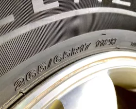 Колеса на дисках Toyota 6x139.7 c шинами Bridgestone 265/65R17