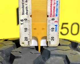 Колесо на диске Toyota 6x139.7 c шиной Dunlop 285/70R15