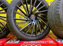 Колеса на дисках Lexani 5x120 c шинами Nitto 265/40R22