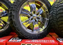 Колеса на дисках Chevrolet 6x127 c шинами Radar 265/50R20