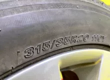 Колеса на дисках BMW 5x120 c шинами Bridgestone 275/40R20