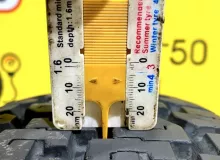 Колесо на диске Suzuki 5x139.7 c шиной Bridgestone 195/80R15