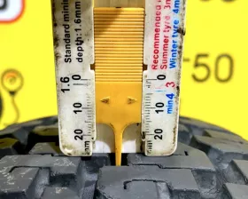 Колесо на диске Suzuki 5x139.7 c шиной Bridgestone 195/80R15