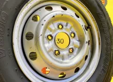 Колеса на дисках Nissan 5x114.3 c шинами Bridgestone 185/80R14