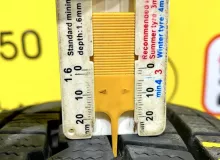 Колеса на дисках Toyota 6x139.7 c шинами Dunlop 195/80R15