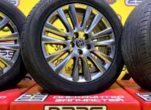Колеса на дисках Toyota 5x114.3 c шинами Toyo 235/55R18
