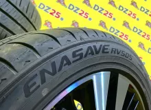 Колеса на дисках Toyota 5x114.3 c шинами Dunlop 235/50R18