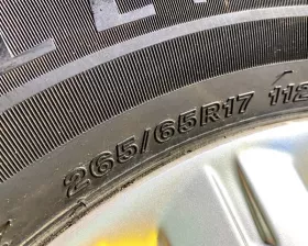 Колеса на дисках Mitsubishi 6x139.7 c шинами Bridgestone 265/65R17