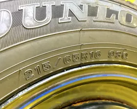 Колесо на диске Toyota 6x139.7 c шиной Dunlop 215/65R16