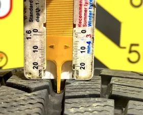 Колесо на диске Toyota 6x139.7 c шиной Dunlop 215/65R16